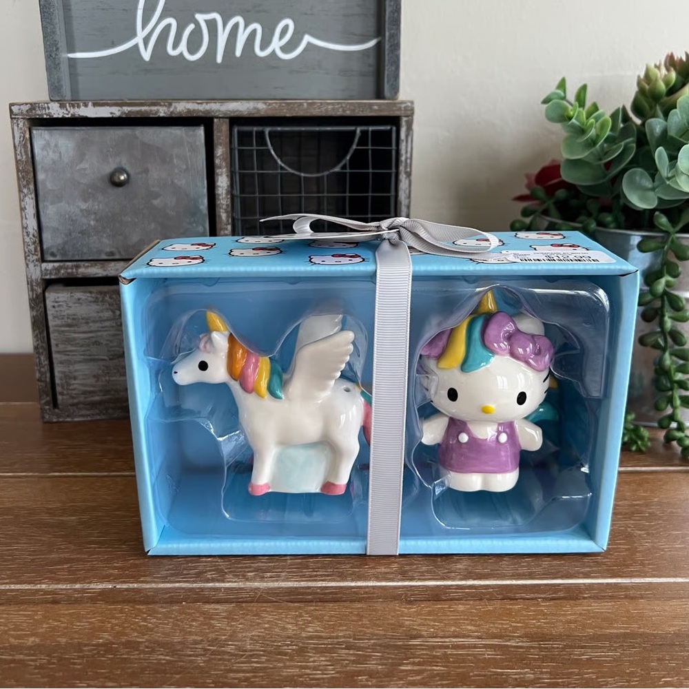 New Hello Kitty & Unicorn Salt and Pepper Shaker Set
